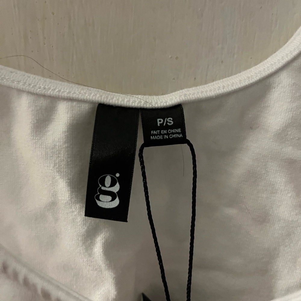 Cropped Tank with Side Rings - Picture 3 of 4